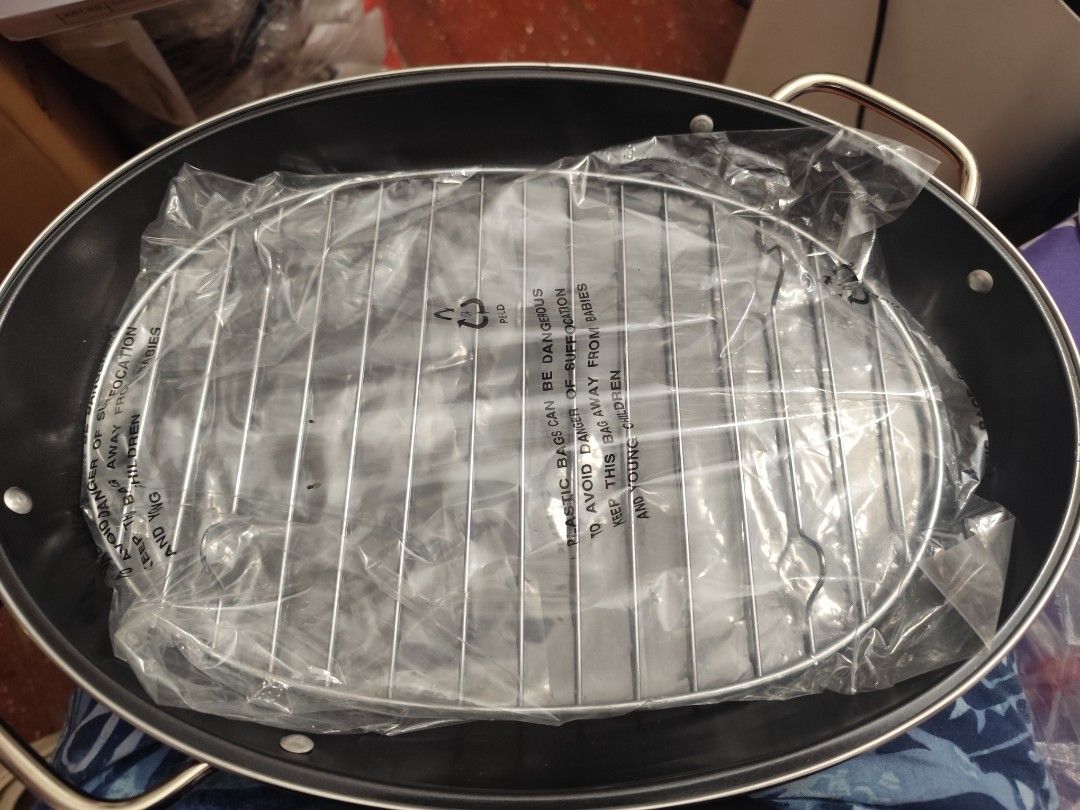 Heavy Gauge Oval Roast Pan with Rack (Category: Cookware & Accessories) located in Manila. Submitted by marriage031073advocate (Listing ID 1464430394, Image 1). Description: - Heavy gauge oval roast pan - Non-stick PTFE coating - Oven and stovetop compatible - Perfect for roasting chicken, fish, and more - Includes a wire rack - Box shows wear, but pan is unused.