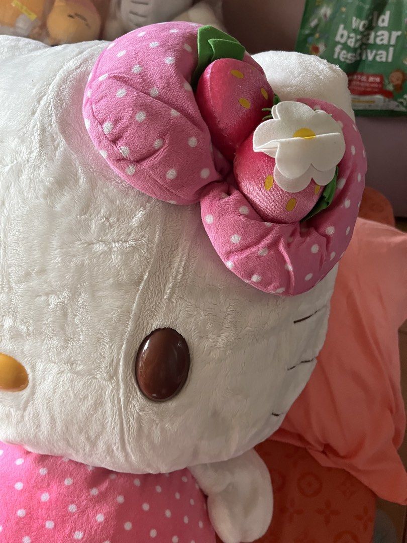 HELLO KITTY 2008 BIG STUFFEDTOY 25 inches (Category: Plushies & Soft Toys) located in Paranaque City. Submitted by bonsaiart (Listing ID 1464453147, Image 3). Description: Pre owned Good condition Bulky Huggable 9500+sf Payment via GCASH or paymaya Shipping via j&t No to cod / cop / meetup.