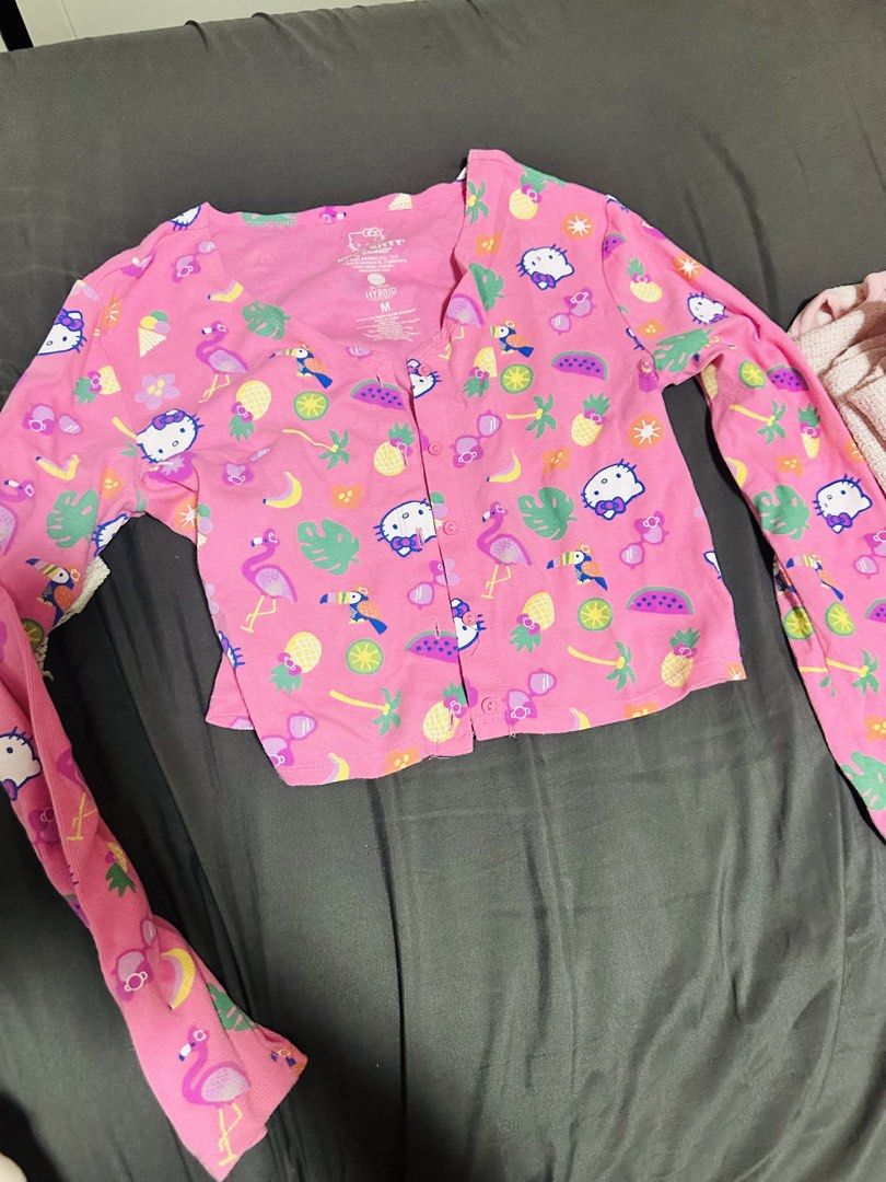Hello kitty cardigan (Category: Babies & Kids Fashion) located in Quezon City. Submitted by brandnewsecondhandforsale (Listing ID 1464365430, Image 1). Description: .