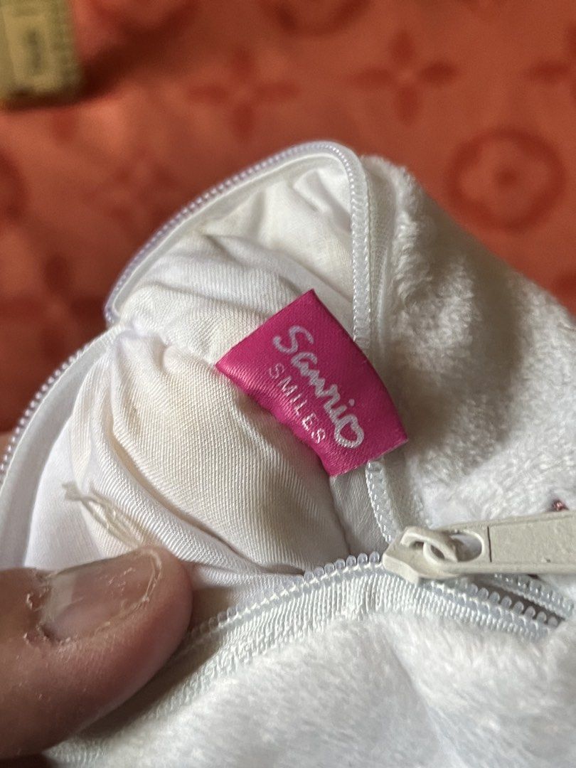 Hello kitty çoin purse (Category: Plushies & Soft Toys) located in Paranaque City. Submitted by bonsaiart (Listing ID 1464437908, Image 3). Description: Pre owned Good condition 450+sf Payment via GCASH or paymaya Shipping via j&t No to cod/ cop/ meetup .