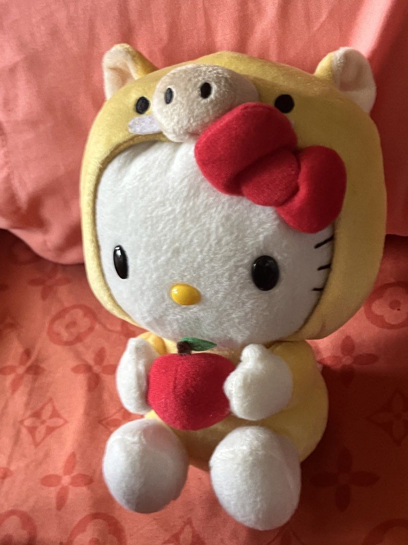 Hello​ Kitty Zodiac Wild Boar Pig 7" Plush (Category: Plushies & Soft Toys) located in Paranaque City. Submitted by bonsaiart (Listing ID 1464443138, Image 2). Description: Pre owned Good condition 1680+sf Payment via gcash or paymaya Shipping via j&t No to cod / cop/ meetup.