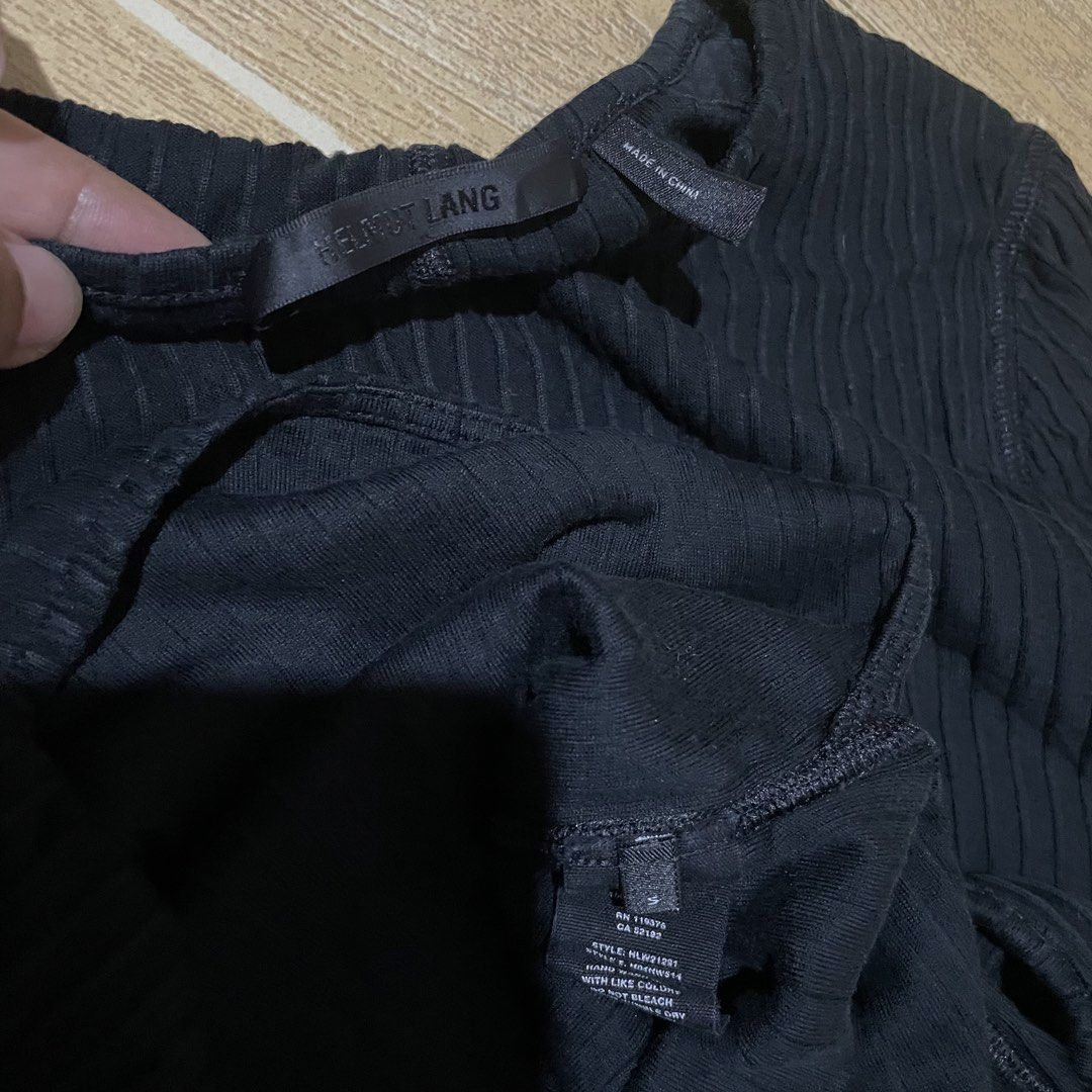 HELMUT LANG (Category: Coats, Jackets and Outerwear) located in Manila. Submitted by lianneaori10034 (Listing ID 1464359047, Image 2). Description: .