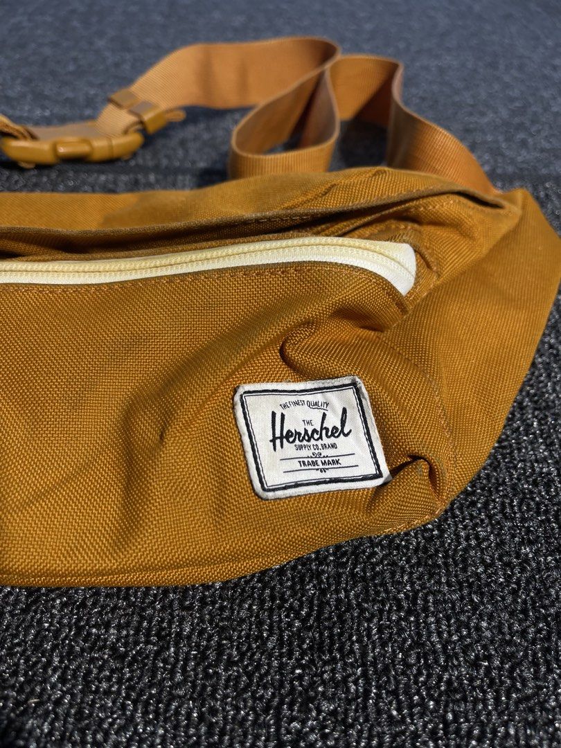 Herschel Belt Bag (Category: Sling Bags) located in Iloilo. Submitted by fast_flips_ilo (Listing ID 1464403215, Image 2). Description: .
