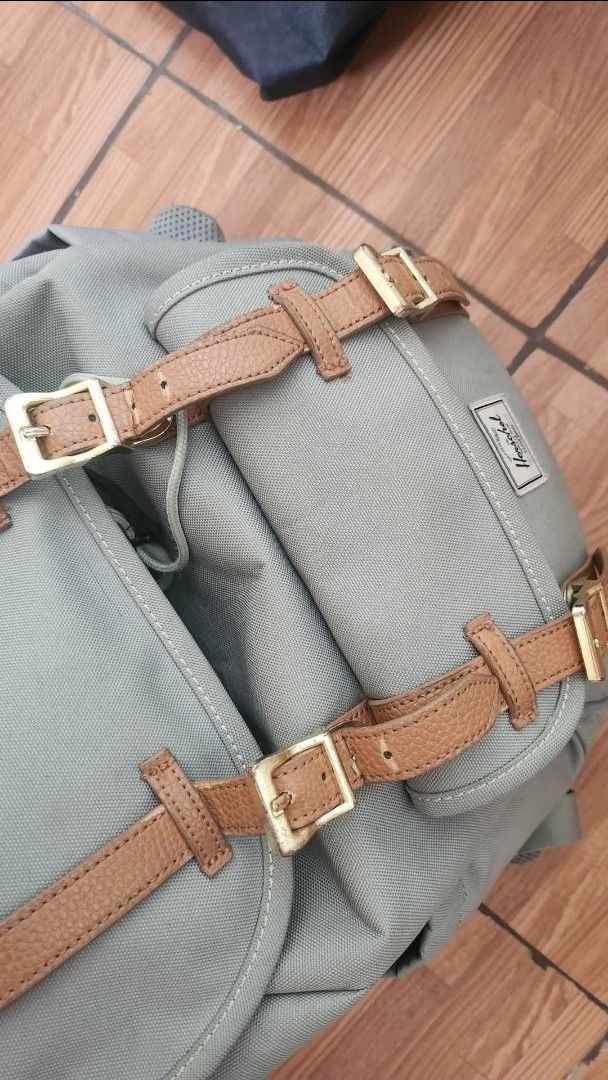 Herschel Little America Mid-Volume Backpack (Category: Backpacks) located in Quezon City. Submitted by ag_2016 (Listing ID 1464511237, Image 3). Description: Color: Iceberg Green Signs of usage po sa leather straps (Common po sa style ng bag) No other flaws, Overall looks great RFS: Stored na lang siya Original Price: P7999 Via lalamove or meetup near SM Fairview Last Price Posted.
