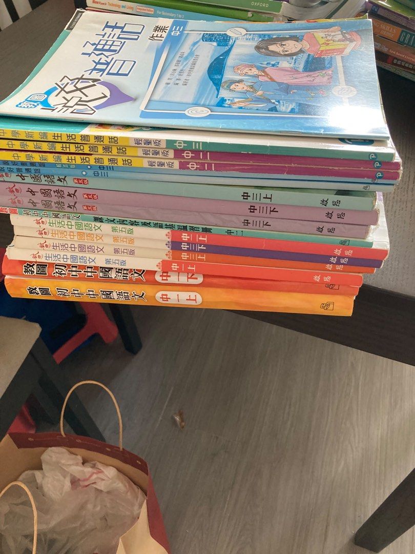 HKDSE 中學教科書 功課練習 （分類：教科書）位於 Hong Kong。 由 wai11231123 提交（商品編號 1464407494，圖片 3）。簡介： 賣唔少HKDSE中學教科書同練習。有數學、科學、英文、中文等等。好多都係Oxford、Aristo牌子。全部都係實物圖，睇清楚先買啦！。
