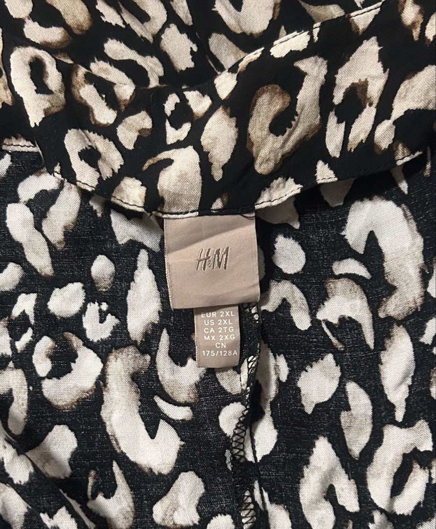 H&M (Category: Dresses) located in Davao. Submitted by sart0ria85 (Listing ID 1464372632, Image 3). Description: Leopard Print Wrap Dress dark chocolate brown. 100% VISCOSE MADE IN MYANMAR 🇲🇲 XXLARGE. Size 12-14 EXCELLENT CONDITION (98/100).