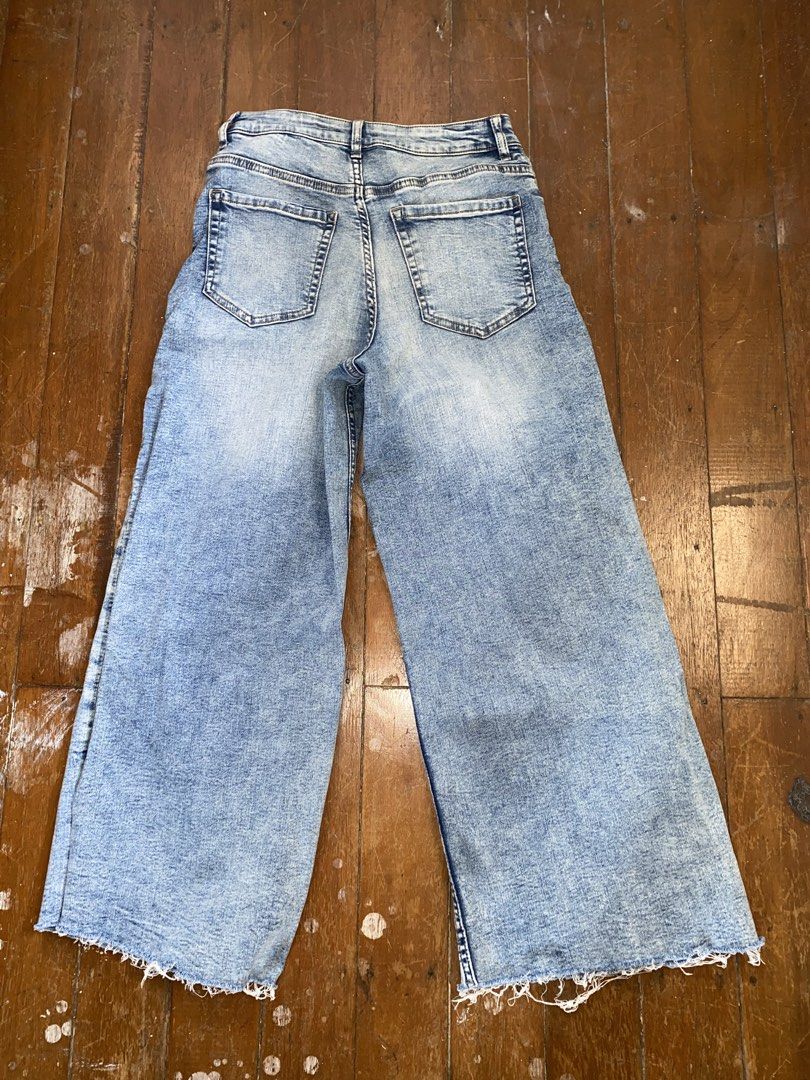 H&M (Category: Jeans) located in Bulacan. Submitted by drewjas (Listing ID 1464403537, Image 3). Description: I this is preloved pero no damage and all naman po message me lang thank you💗.
