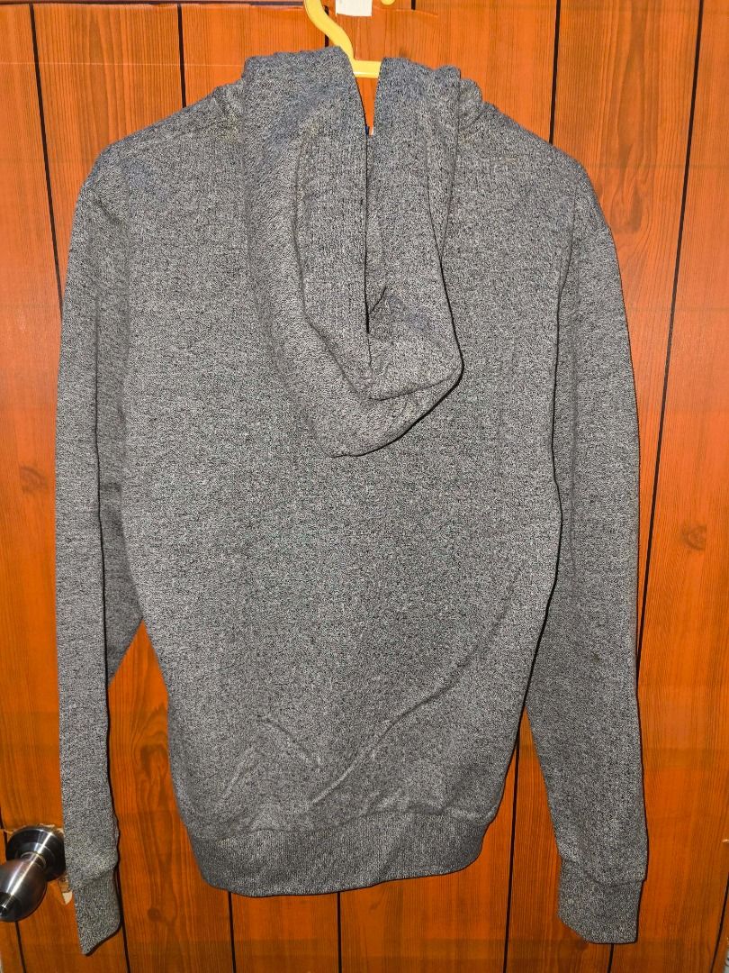 H&M Basic Grey Sweater - Size XS (Category: Coats, Jackets and Outerwear) located in Manila. Submitted by skmhm (Listing ID 1464457284, Image 2). Description: - Grey H&M Basic Sweater - Size XS-S Men's - Ideal for everyday wear - Simple and comfortable design.