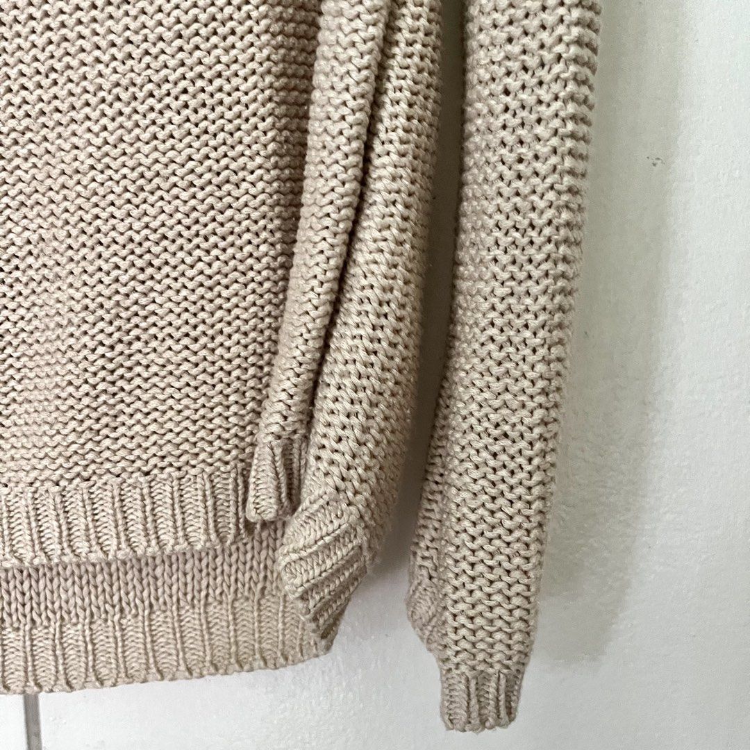 H&M Beige Knit Sweater (Category: Longsleeves) located in Quezon City. Submitted by nchm88 (Listing ID 1464434011, Image 3). Description: H&M Knit Sweater - beige color - knitted style - good condition, no damages or stains - size XS or S.