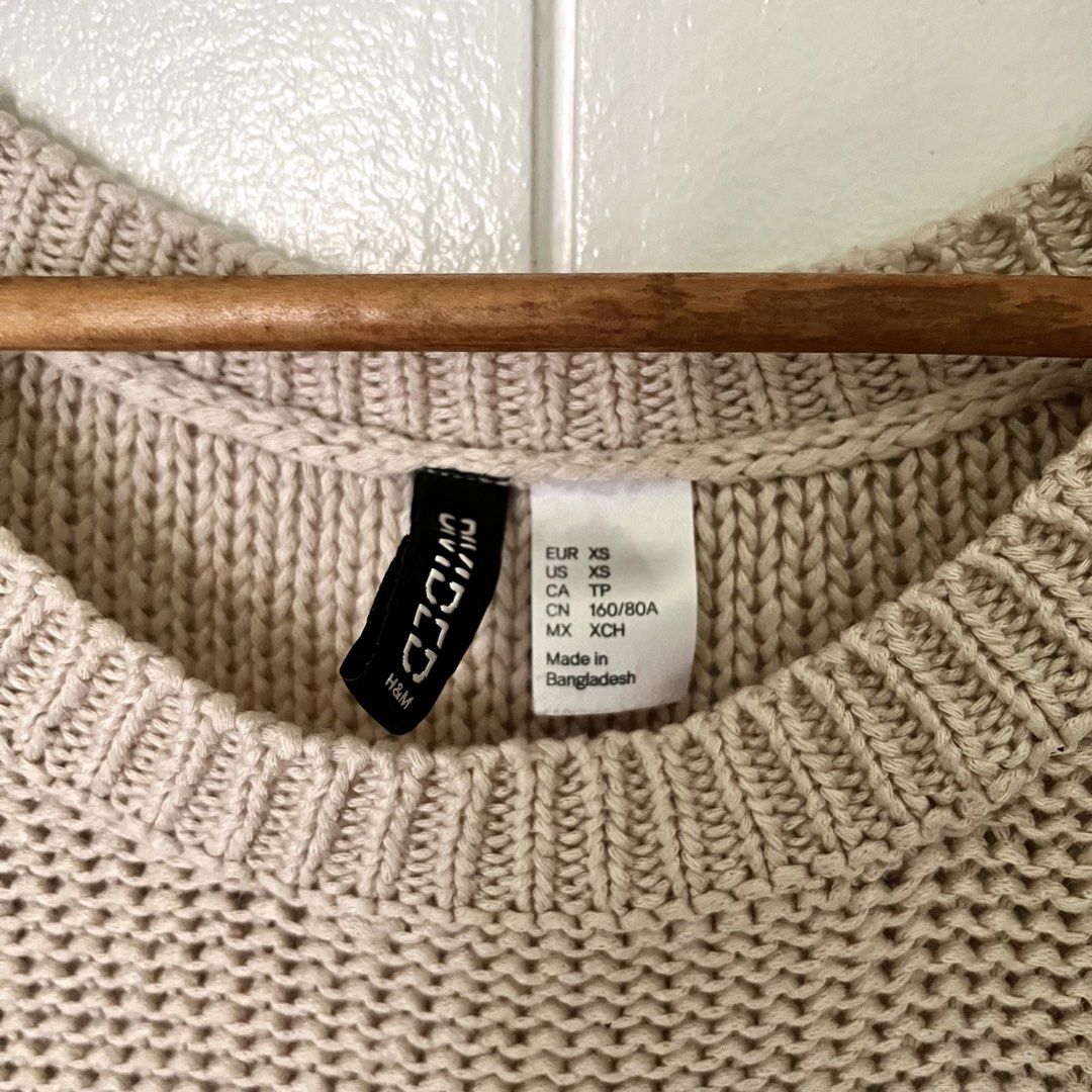 H&M Beige Knit Sweater (Category: Longsleeves) located in Quezon City. Submitted by nchm88 (Listing ID 1464434011, Image 2). Description: H&M Knit Sweater - beige color - knitted style - good condition, no damages or stains - size XS or S.
