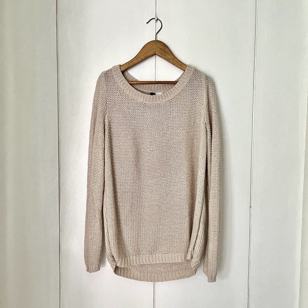 H&M Beige Knit Sweater (Category: Longsleeves) located in Quezon City. Submitted by nchm88 (Listing ID 1464434011, Image 1). Description: H&M Knit Sweater - beige color - knitted style - good condition, no damages or stains - size XS or S.
