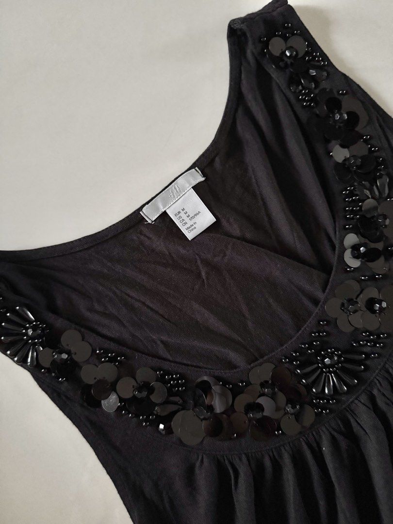 H&M Black Beaded Sleeveless Top Size M (Category: Sleeveless) located in Bulacan. Submitted by _arislmt (Listing ID 1464410758, Image 2). Description: - Brand: H&M - Type: Sleeveless Top - Color: Black - Neckline: Scoop neck - Embellishments: Black bead and sequin details - Fabric: Flowy - Size: Medium (M) but also fits S - Versatility: Great for dressing up or down.