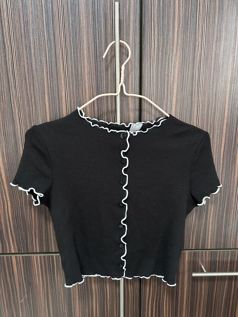 H&M Black Frilly Crop Top Size XS (Category: Sleeveless) located in Cebu City. Submitted by pau.ky (Listing ID 1464487336, Image 2). Description: -RFS: Decluttering -Cute black crop top from H&M - Size XS - Features frilly details on neckline and sleeves - Short sleeves - Button-up front - No stains or tears - Item may appear different due to lighting.