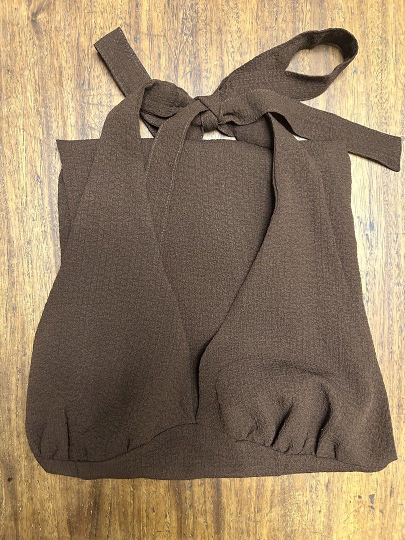 H&M Brown Halter Neck Dress (Category: Dresses) located in Manila. Submitted by tshopph (Listing ID 1464419837, Image 2). Description: H&M DIVIDED Chocolate Brown Halter Neck Mini Dress Upgrade your night-out or casual wardrobe with this chic halter mini dress. Features a deep V-neck, adjustable self-tie neck straps, textured fabric, and a side zipper for a flattering silhouette. Perfect for dinners, dates, bar nights, or warm-weather outings ✨ S