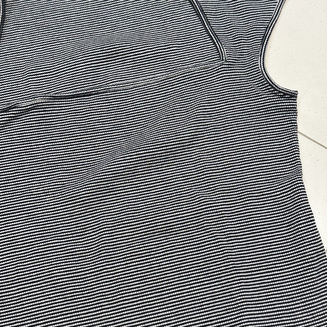 H&M Cap-Sleeved Crop Top (Category: Blouses) located in Manila. Submitted by filoved__ (Listing ID 1464440539, Image 3). Description: - Square neckline, cropped fit - Comes in Stripes and Polka Dots (can be bought individually) - Size M - Very high quality!! No flaws - Stripes top is stretchy; Polka Dots top is more fitted/structured - When worn pictures are from the official H&M website.