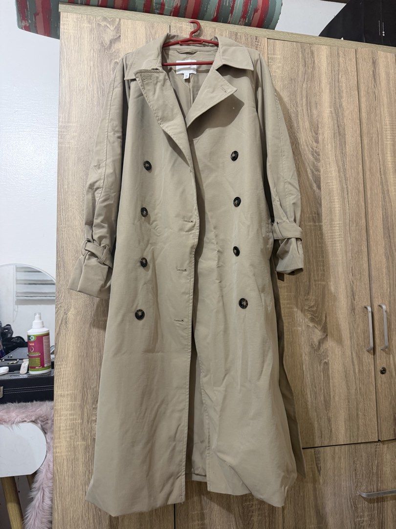 H&M trench coat with belt (Category: Coats, Jackets and Outerwear) located in Manila. Submitted by kheipreloved (Listing ID 1464486486, Image 1). Description: Small on tag fits up to medium Good as brandnew Used once in japan trip Super nice in actual Bought in store at P6,000 .