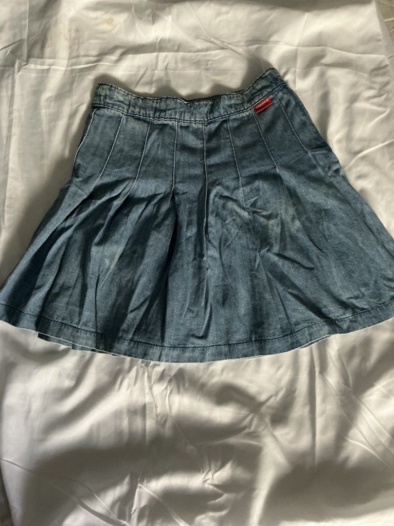 H&M Denim Pleated Skirt (Category: Skirts) located in Manila. Submitted by isomarizm (Listing ID 1464400516, Image 1). Description: - H&M denim skirt - All-around pleated design - Front zip and button closure loc: qc/malabon mop: gcash/maya .