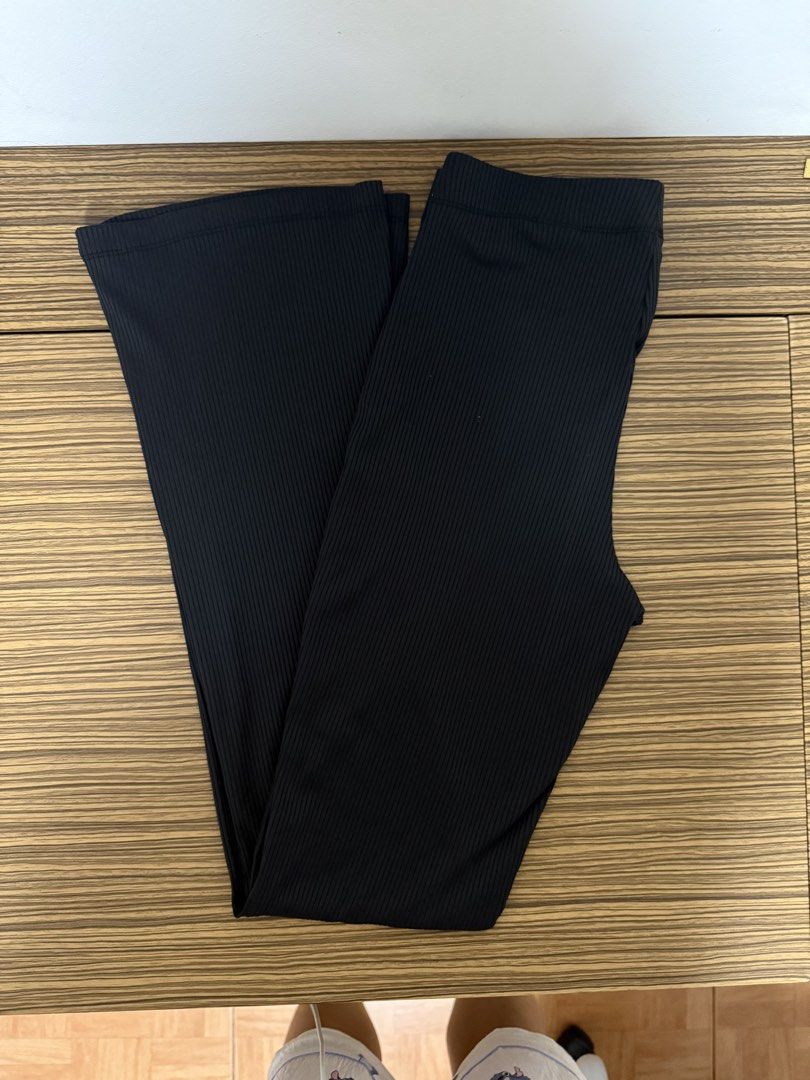 H&M Divided Black Ribbed Flared Leggings (Category: Jeans) located in Rizal. Submitted by prelovedbykash (Listing ID 1464400395, Image 2). Description: .