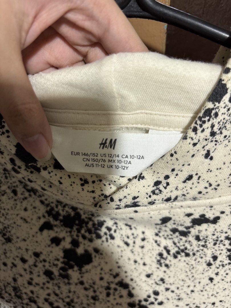 H&M Kids hoodie (Category: Babies & Kids Fashion) located in Quezon City. Submitted by den.declutters (Listing ID 1464568004, Image 2). Description: .