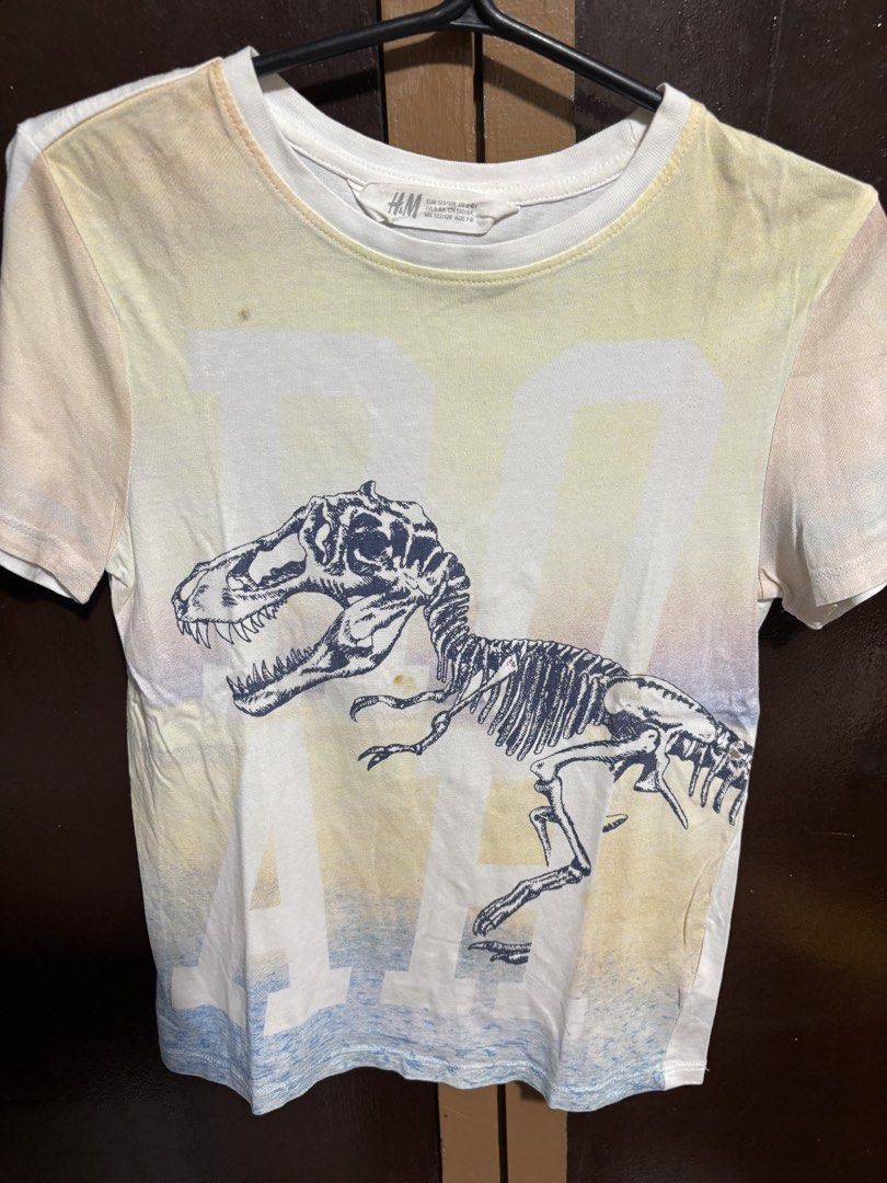 H&M Kids Shirt (Category: Babies & Kids Fashion) located in Quezon City. Submitted by den.declutters (Listing ID 1464568393, Image 1). Description: .