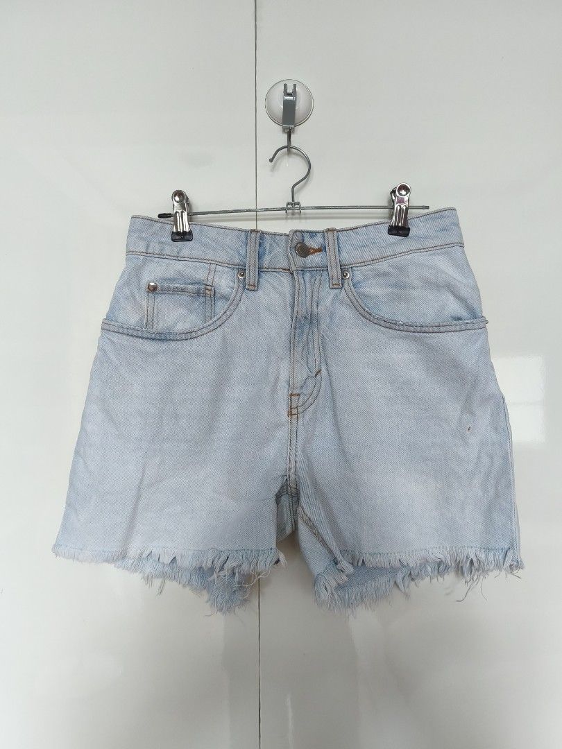 H&M Light Blue Short (Category: Shorts) located in Manila. Submitted by smilefashion08 (Listing ID 1464368832, Image 1). Description: Original H&M Waist 26.