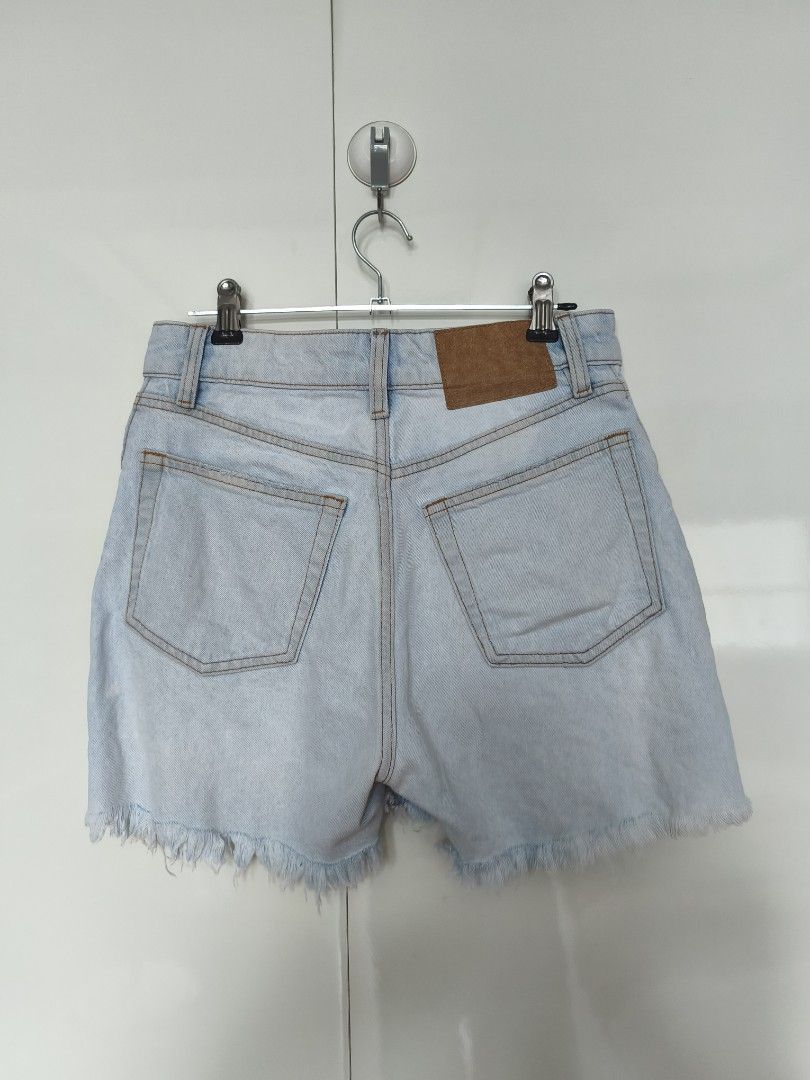 H&M Light Blue Short (Category: Shorts) located in Manila. Submitted by smilefashion08 (Listing ID 1464368832, Image 3). Description: Original H&M Waist 26.