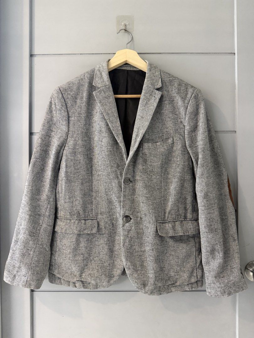 H&M MEN GRAY BLAZER SUIT JACKET (M) (Category: Coats, Jackets and Outerwear) located in Lipa City. Submitted by upcycle_alley (Listing ID 1464516502, Image 1). Description: .