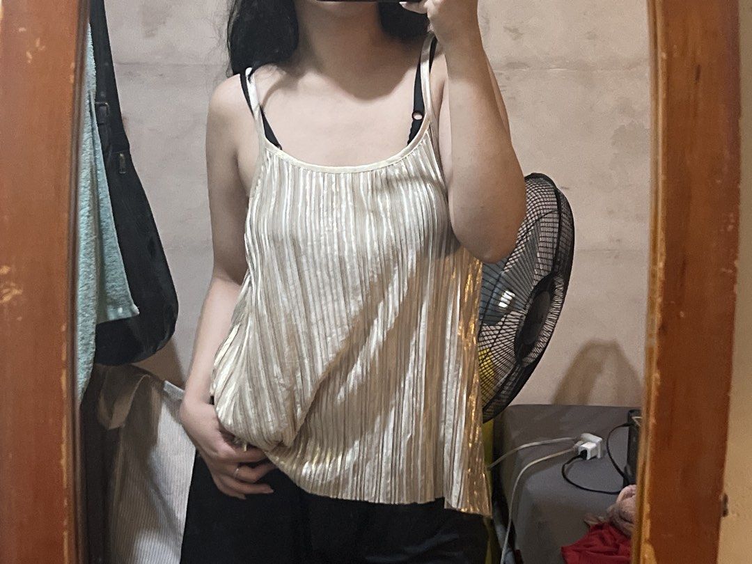 H&M pleated gold top (Category: Sleeveless) located in Quezon City. Submitted by buymyclothessss (Listing ID 1464463880, Image 2). Description: - size S at tag - flowy top - no flaws MOP - gcash MOD - lalamove - ggx.