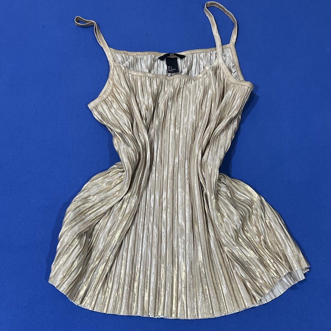 H&M pleated gold top (Category: Sleeveless) located in Quezon City. Submitted by buymyclothessss (Listing ID 1464463880, Image 1). Description: - size S at tag - flowy top - no flaws MOP - gcash MOD - lalamove - ggx.