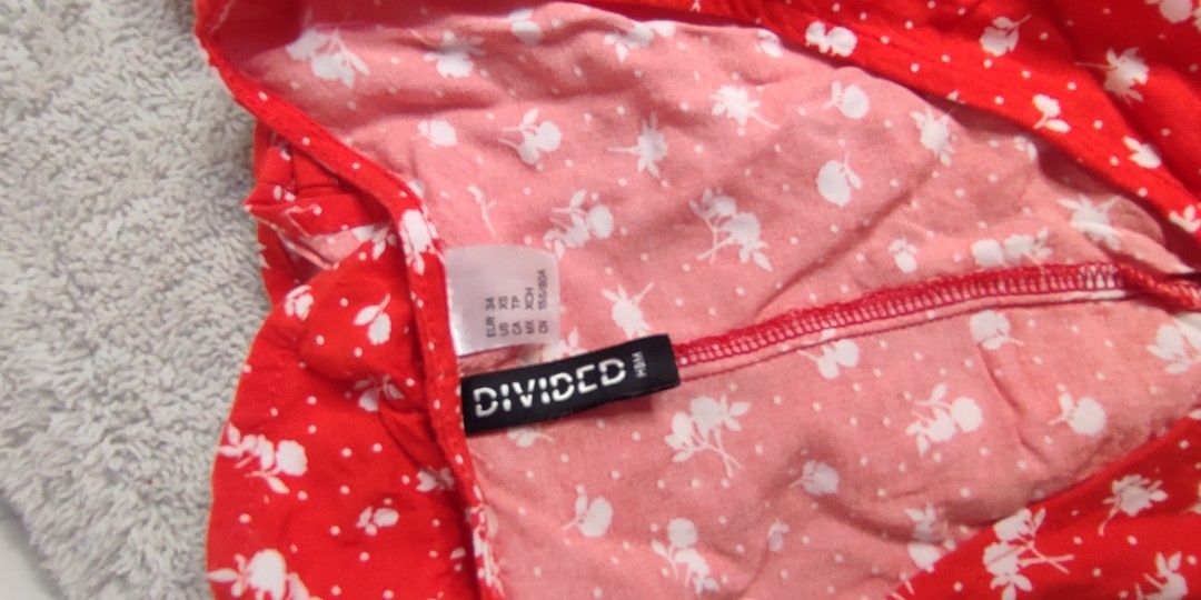 H&M Red Dress Size Small (Category: Dresses) located in Pasig City. Submitted by xcess_baggage (Listing ID 1464414701, Image 3). Description: .