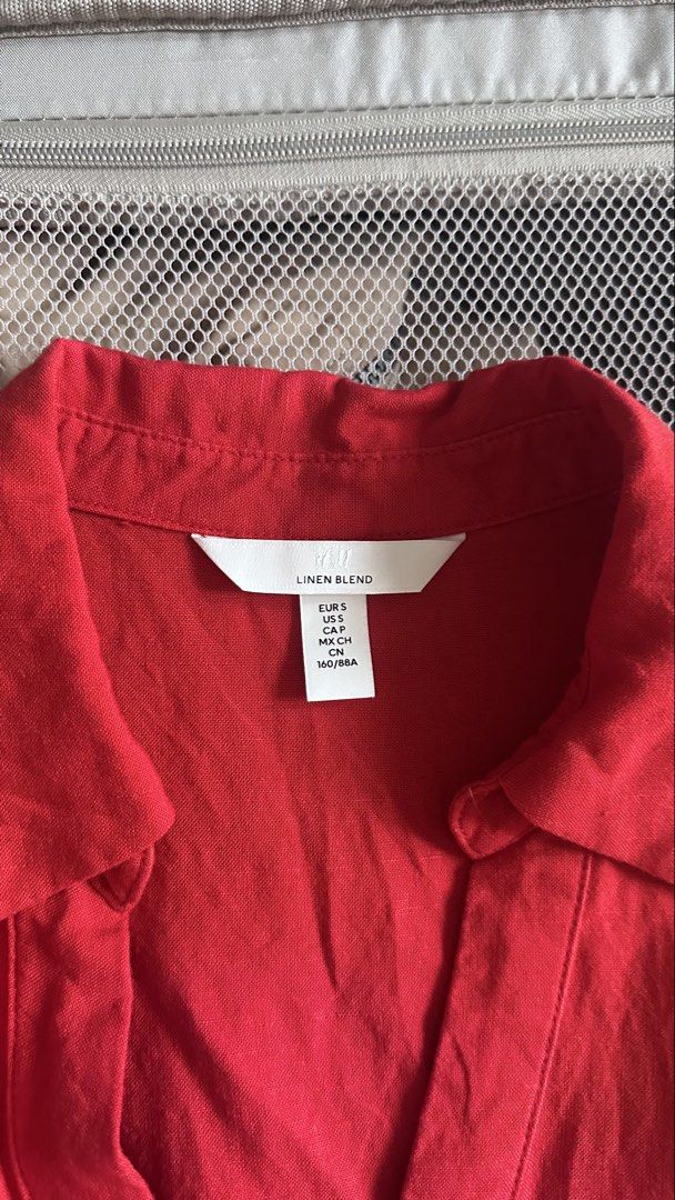 H&M Red Sleeveless Polo (Category: Sleeveless) located in Muntinlupa City. Submitted by shop.me.11 (Listing ID 1464437927, Image 2). Description: H&M Linen Blend in Red Sleeveless Polo Very nice in actual! Worn once onlyyy 🫶.
