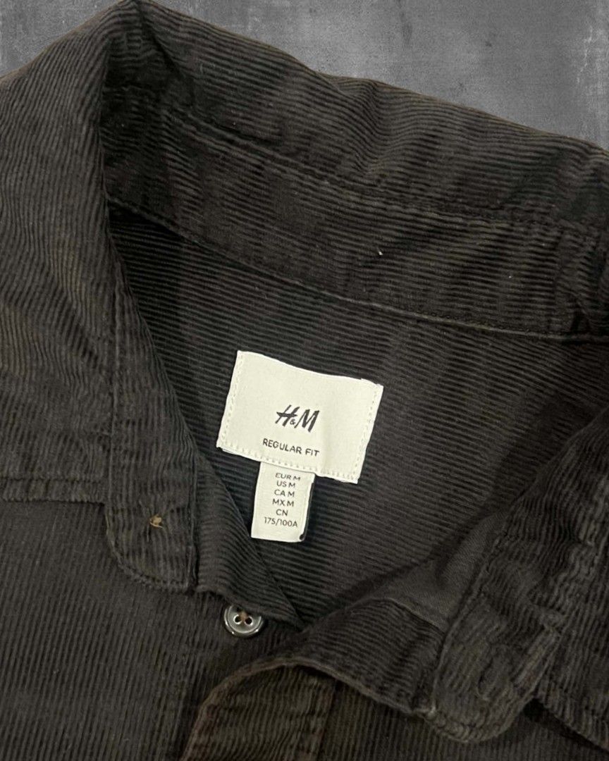 H&M Regular Fit Corduroy Shirt (Category: Tshirts & Polo Shirts ) located in Manila. Submitted by mirandamat42755 (Listing ID 1464427397, Image 2). Description: 22.5x28 Good Condition Color rate 8.5/10 .