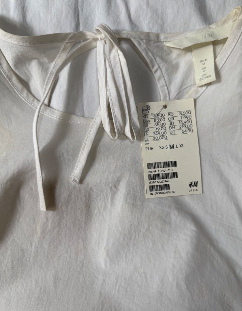 H&M White Puff Sleeve Tie Back Top (Category: Blouses) located in Manila. Submitted by only_alyssacloset (Listing ID 1464398325, Image 2). Description: H&M White Puff Sleeve Tie Back Top (with tag) Color: White Size: Medium to Large.