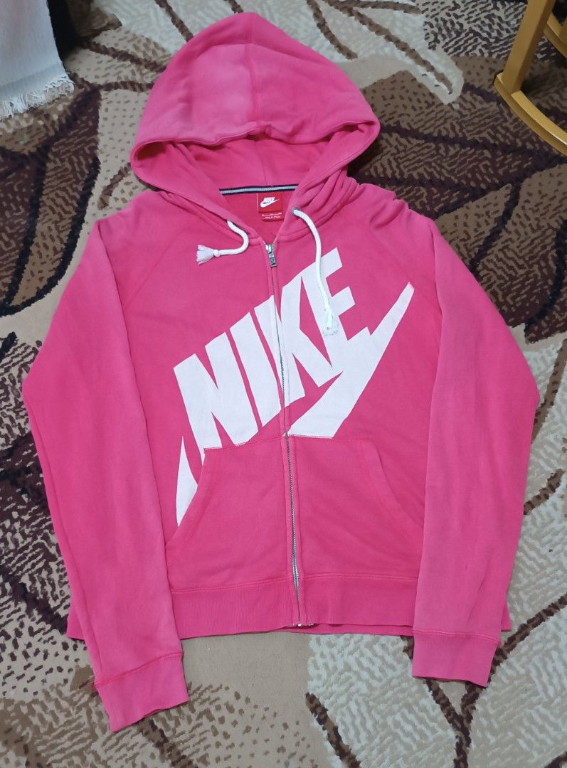 Hoddie jacket nike (Category: Coats, Jackets and Outerwear) located in Manila. Submitted by princess_1118 (Listing ID 1464366282, Image 1). Description: .