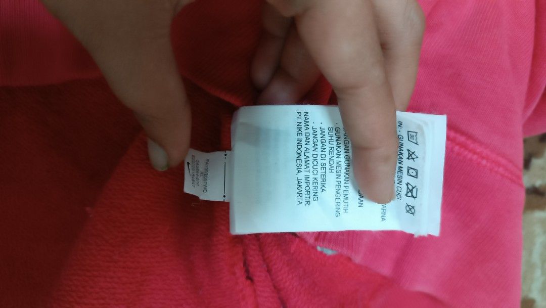 Hoddie jacket nike (Category: Coats, Jackets and Outerwear) located in Manila. Submitted by princess_1118 (Listing ID 1464366282, Image 3). Description: .