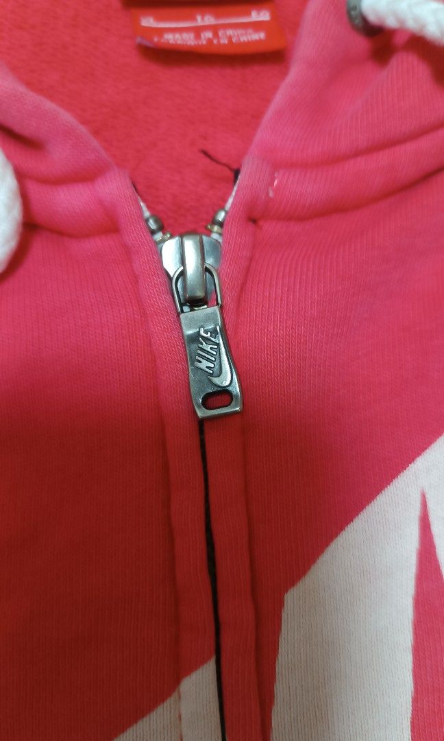 Hoddie jacket nike (Category: Coats, Jackets and Outerwear) located in Manila. Submitted by princess_1118 (Listing ID 1464366282, Image 2). Description: .