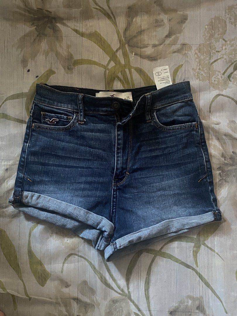 Hollister Denim Shorts W25 (Category: Shorts) located in Murcia. Submitted by soojuliaa (Listing ID 1464397639, Image 1). Description: w-25.