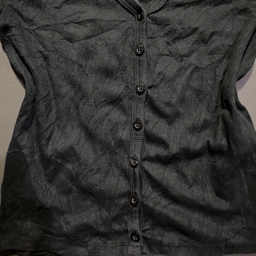 Hollister top (Category: Blouses) located in Trento. Submitted by estilounico02 (Listing ID 1464379870, Image 3). Description: Size small No issue Excellent condition 9/10 color rate .