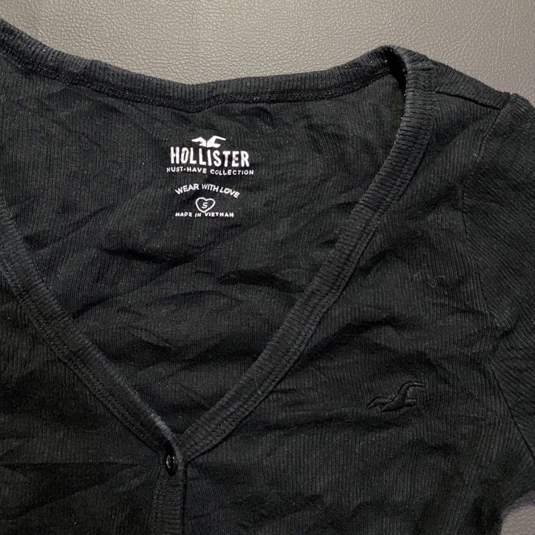 Hollister top (Category: Blouses) located in Trento. Submitted by estilounico02 (Listing ID 1464379870, Image 2). Description: Size small No issue Excellent condition 9/10 color rate .