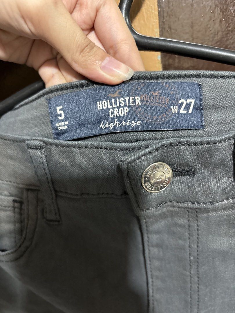 Hollister Women's Jeans (Category: Jeans) located in Quezon City. Submitted by den.declutters (Listing ID 1464518421, Image 2). Description: Waist line is 27.