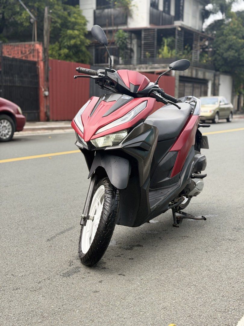 Honda click v3 125 2024 (Category: Motorbikes for Sale) located in Marikina City. Submitted by nikkokanyoo31 (Listing ID 1464470192, Image 2). Description: Honda click v3 125 2024 7k odo only 1st owned Complete papers Ready to transfer All stock engine 59,000php only Loc Marikina.
