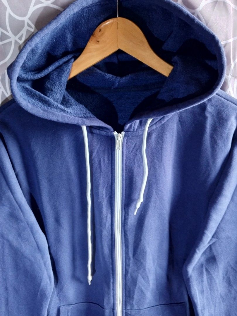 ZIPPER HOODIE JACKET PRELOVED/THRIFTED (Category: Hoodies) located in Taytay. Submitted by ThriftRacks (Listing ID 1464384705, Image 3). Description: Preloved/Thrifted from ukay bale Cut tag brand Hoodie Medium Size Soft Fabric MOD-J&T Express/Lalamove SF shoulder by the buyer Meet up Sanjuan Elem. School Floodway Taytay Rizal only. Payment First Mode of payment-Maya/Gotyme.