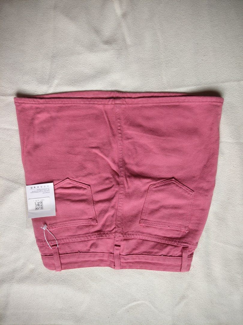 Hot Pink Denim Mini Skirt (Category: Skirts) located in Caloocan City. Submitted by angelinee123 (Listing ID 1464414770, Image 3). Description: Size L - 28 to 29 •Payment methods: Gcash (item price + sf) • Payment first policy • Delivery option: - J&t delivery : 2-3 days depends on loc - Lalamove: same day delivery - meetup: 5th avenue lrt station only (cod avail) .