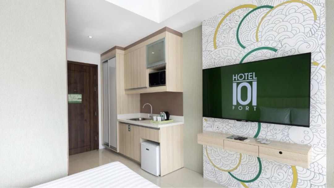 Hotel101 Fort Unit For Sale (Category: Commercial) located in Makati City. Submitted by bksambrano (Listing ID 1464466814, Image 2). Description: Hotel101 Fort Unit For Sale Price: PHP 6,750,000 (CGT by Seller) Details: - Air-conditioned Studio Unit with Bathroom and Mini Kitchen - Mini Kitchen with Sink, Fridge, Water Heater, Microwave - Bathroom with Toilet, Shower, Sink - Bedroom with 2 Beds, Smart TV, Desk and Chair - Amenities: Fitness Cente