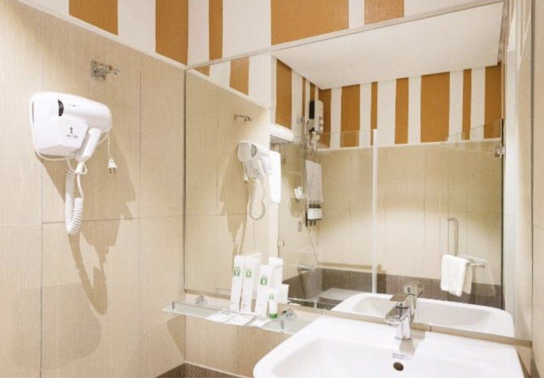 Hotel101 Fort Unit For Sale (Category: Commercial) located in Makati City. Submitted by bksambrano (Listing ID 1464466814, Image 3). Description: Hotel101 Fort Unit For Sale Price: PHP 6,750,000 (CGT by Seller) Details: - Air-conditioned Studio Unit with Bathroom and Mini Kitchen - Mini Kitchen with Sink, Fridge, Water Heater, Microwave - Bathroom with Toilet, Shower, Sink - Bedroom with 2 Beds, Smart TV, Desk and Chair - Amenities: Fitness Cente