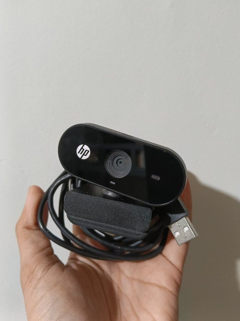 HP 320 FHD Webcam 1080p Wide-Angle (Category: Webcams) located in Tagum. Submitted by ria.bantayan (Listing ID 1464461450, Image 1). Description: - HP 320 FHD Webcam - Full HD 1080p resolution for sharp video - 66-degree wide-angle lens captures more - Easy plug-and-play setup via USB - Compatible with Chromebooks - Ideal for video calls, online meetings, and streaming.