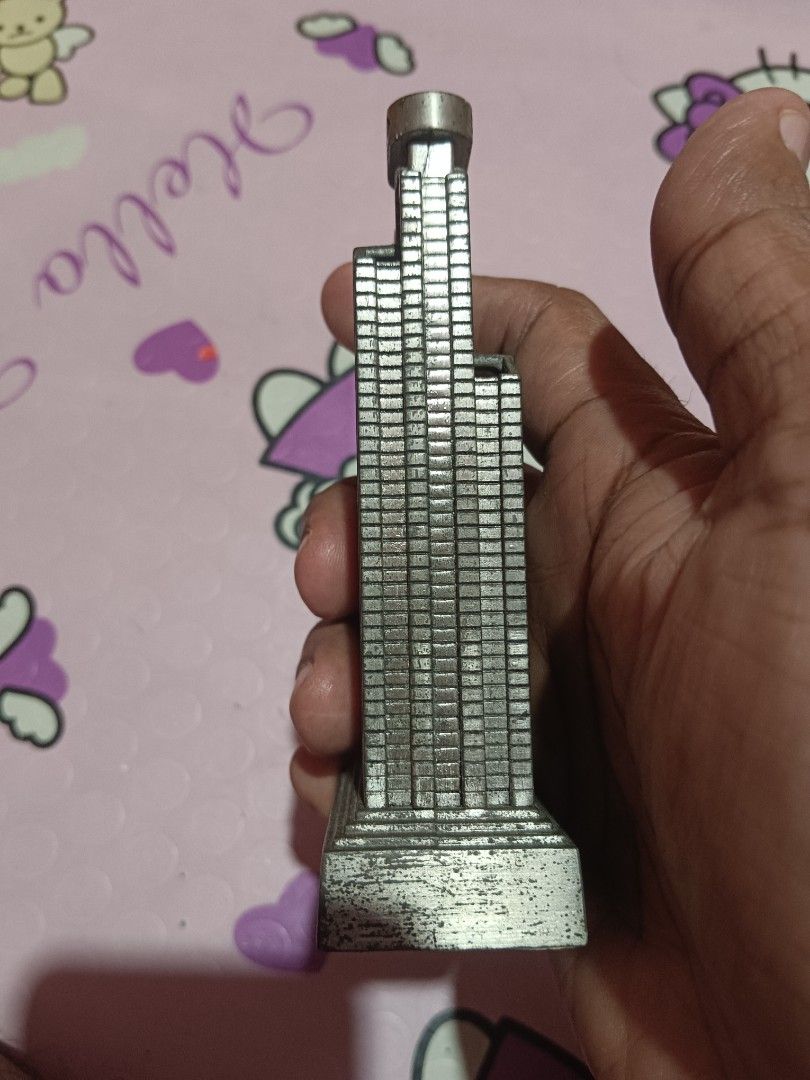 HSBC central main office building (Category: Vehicle & Diecast Models) located in Pasig City. Submitted by rednaxela_rich (Listing ID 1464364724, Image 2). Description: HSBC central main office building pewter model (diecast).