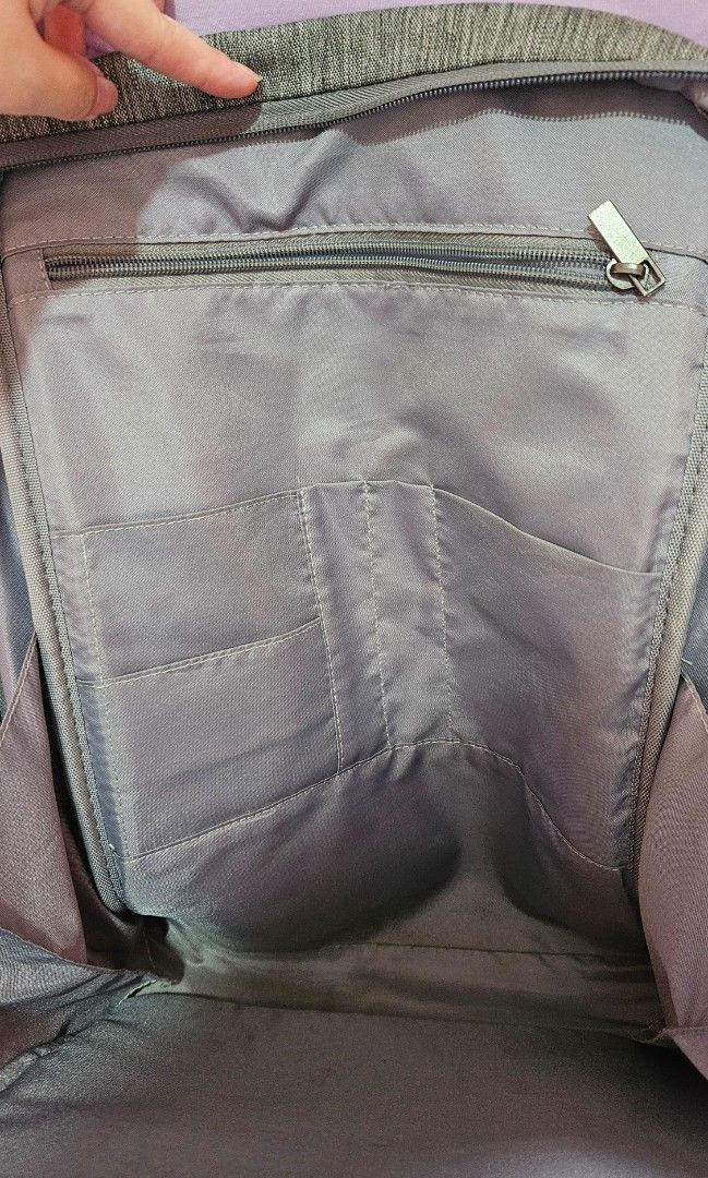Huawei Laptop Bag (Category: Laptop Bags & Sleeves) located in Manila. Submitted by yreenee (Listing ID 1464400495, Image 3). Description: •Padded compartment for your laptop •Multiple internal pockets for easy organization •Can fit a 16 inch laptop (as shown with a 14 inch laptop for reference) 🤝 Gcash or GoTyme 📦 Lalamove, Angkas, or Grab.