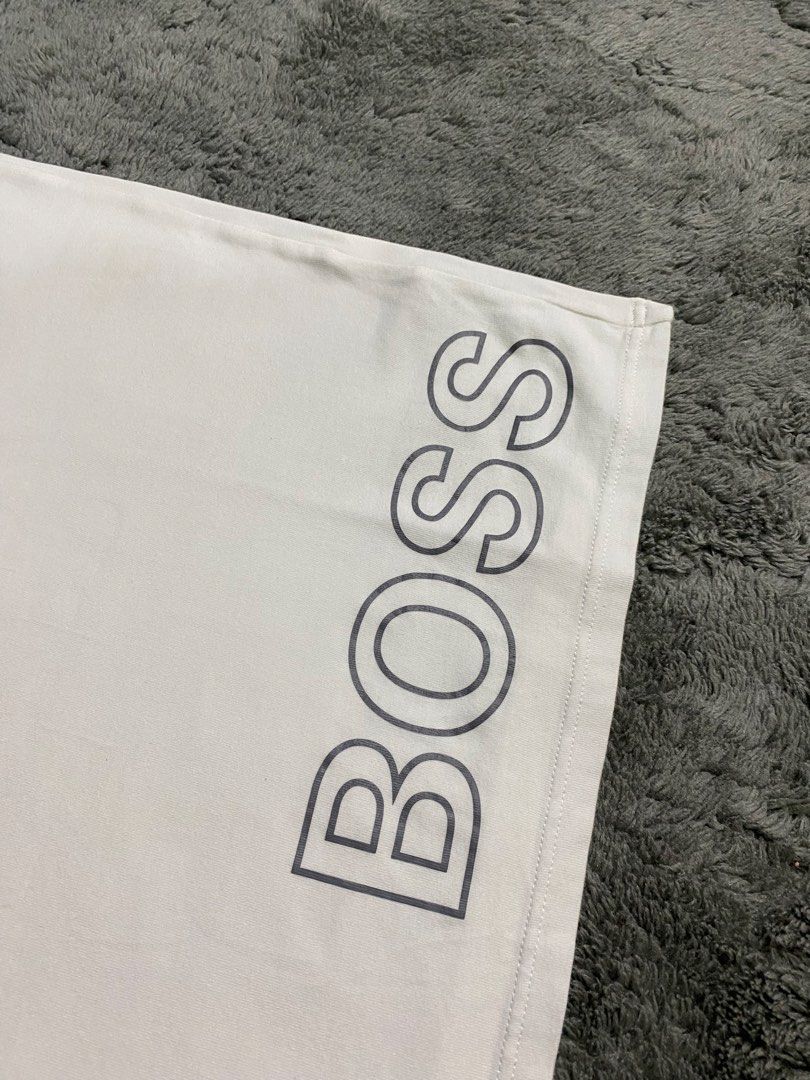 Hugo Boss (Category: Tshirts & Polo Shirts ) located in Leganes. Submitted by wisehandpick (Listing ID 1464488590, Image 3). Description: HUGO BOSS (Authentic) Like new condition, no issue Complete Dimension 20 width 27 length Direct message please.