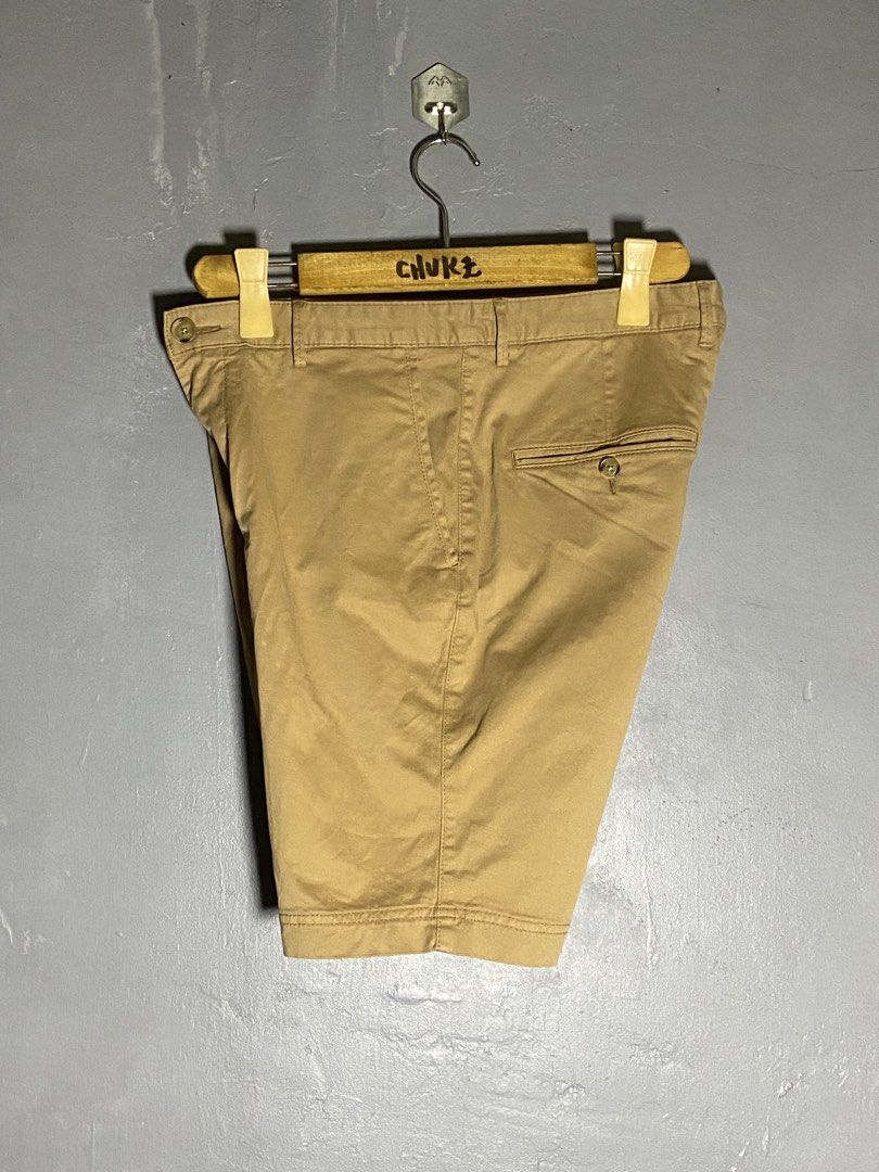 Hugo Boss Chino Short (Category: Activewear) located in Cabuyao City. Submitted by chukz_x (Listing ID 1464534759, Image 3). Description: Hugo Boss Chino Short Size : 30 Dimes : 32W 18.5L 9H Condition : like new Issue : none Price : 950 📍READY TO WEAR 📍Cabuyao Laguna.